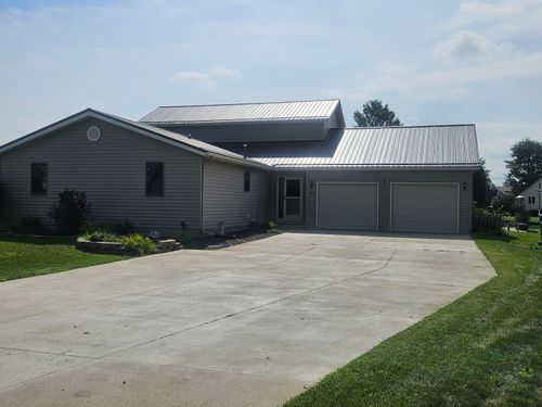 95 Southmoor Shrs, Saint Marys, OH, 45885-9502 | Card Image