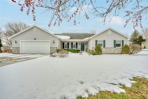 38 Munger St, Bergen, NY, 14416-9573 | Card Image