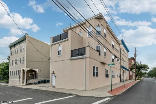 1-1 Grant St, Montclair, NJ, 07042-4973 | Card Image