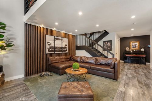 3-18175 Andrea Cir N, Northridge, CA, 91325-1145 | Card Image