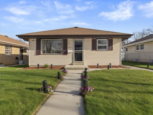 4556 N 71st St, Milwaukee, WI, 53218-5411 | Card Image