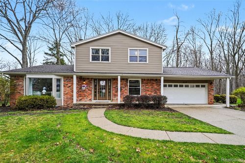 609 Westover Pass, Grand Blanc, MI, 48439-1007 | Card Image