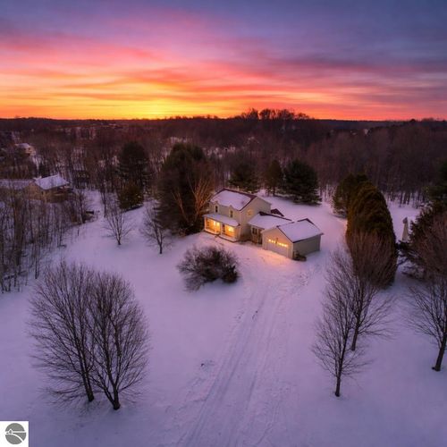 834 Shamrock Ln, Traverse City, MI, 49696-8758 | Card Image