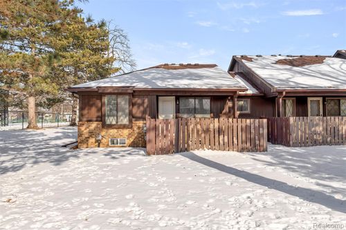 3376 Heritage Pkwy, Dearborn, MI, 48124-3173 | Card Image