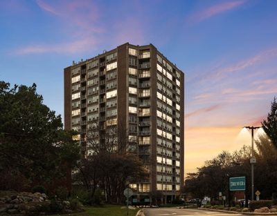 16C - 3925 Triumvera Drive, Condo with 2 bedrooms, 2 bathrooms and 2 parking in Glenview IL | Image 1