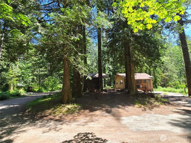 Quiet corner lot on a dead end street, means almost no cars driving by. | Image 30