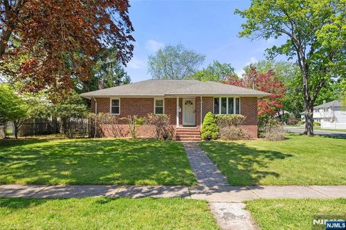 38 Carlson Ct, Closter, NJ, 07624-1308 | Card Image