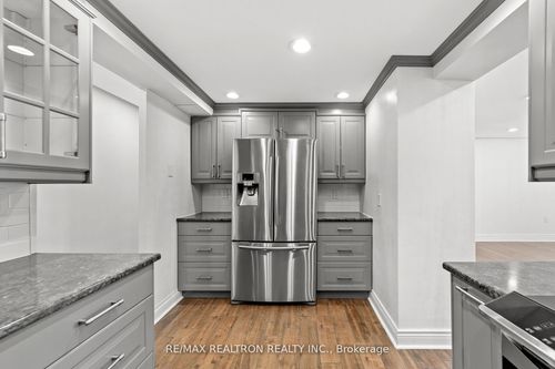 702-130 Neptune Dr, North York, ON, M6A1X5 | Card Image