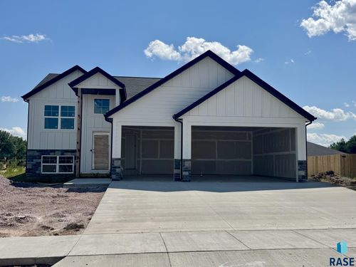 717 Estate St, Harrisburg, SD, 57032-2577 | Card Image