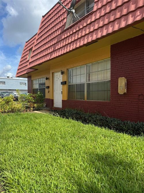 b18-2562 Nw 52nd Ave, Lauderhill, FL, 33313-2414 | Card Image