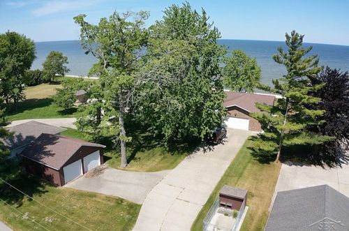 381 S Linwood Beach Road, Kawkawlin Township, MI, 48634 | Card Image
