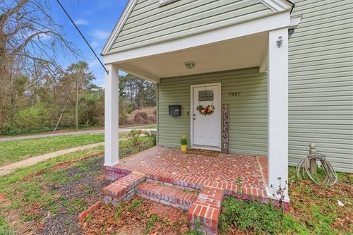 7307 Yorktown Dr, Norfolk, VA, 23505-4107 | Card Image