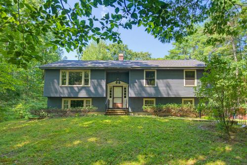 42 Great Oak Dr, Chester, NH, 03036-4113 | Card Image