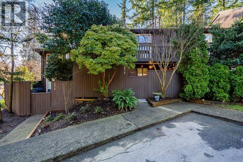 2076 Purcell Way, North Vancouver, BC, V7J3K3 | Card Image