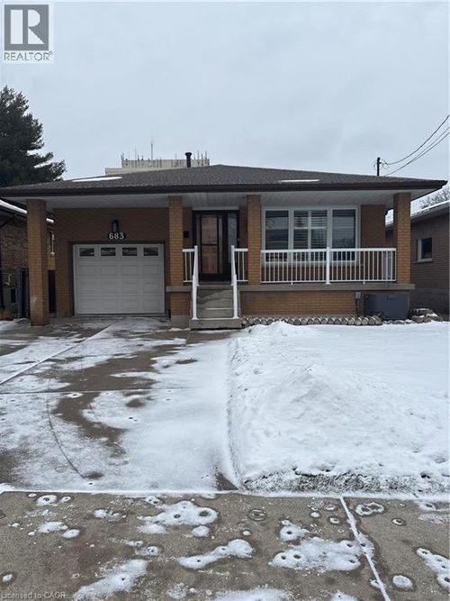 683 7th Ave, Hamilton, ON, L8V1Z1 | Card Image