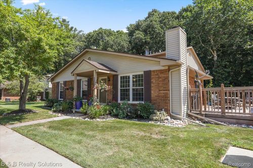 68300 Rosewood Ln, Richmond, MI, 48062-1471 | Card Image