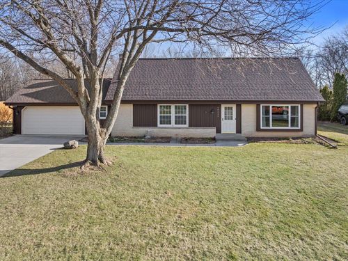 10235 W Cascade Drive, Franklin, WI, 53132 | Card Image