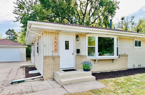 5611 6th St Ne, Fridley, MN, 55432-5547 | Card Image