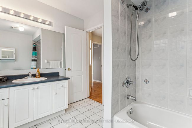 42 Queen Mary Dr, House other with 3 bedrooms, 3 bathrooms and 2 parking in Brampton ON | Image 37