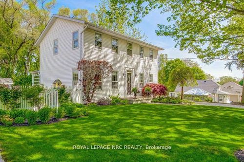 20 Dumfries St, Niagara on the Lake, ON, L0S1J0 | Card Image
