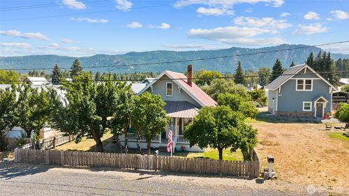 716 E 3rd St, Cle Elum, WA, 98922-1306 | Card Image