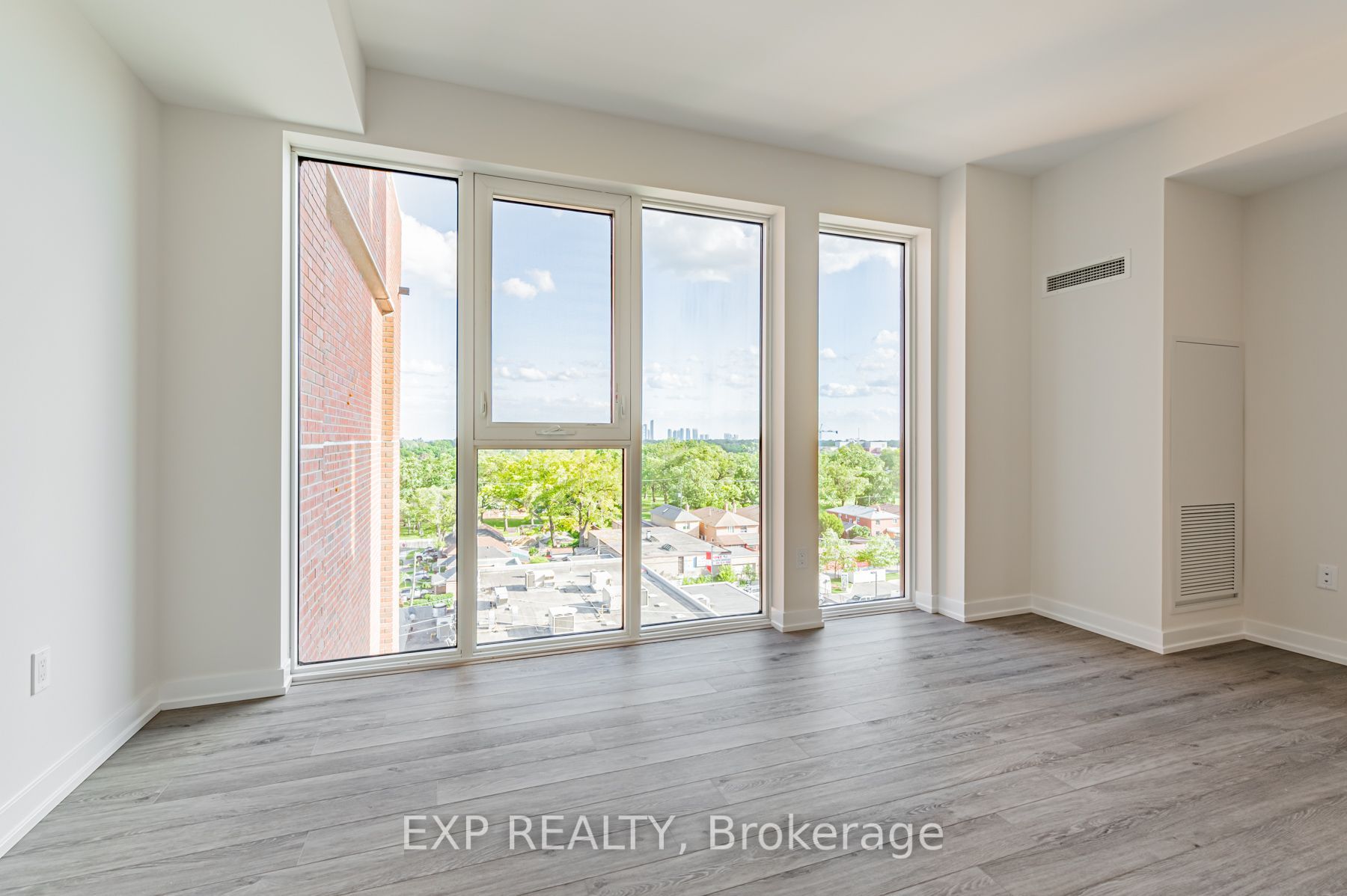 Residential Lease in Toronto W02 4
