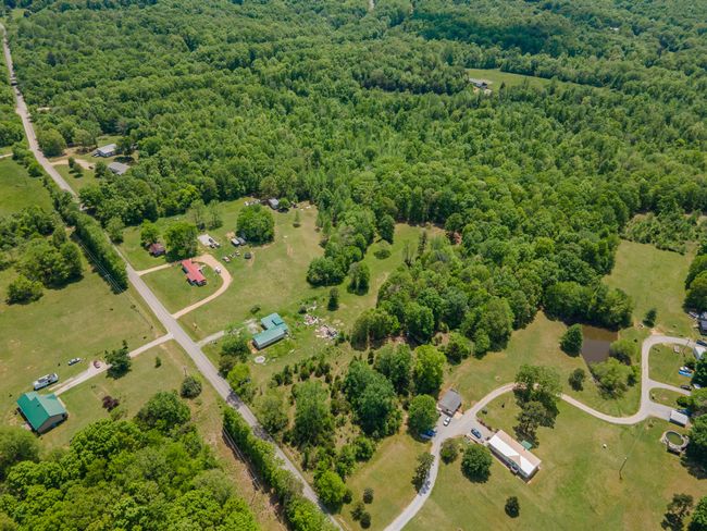 2724 She Boss Rd, House other with 2 bedrooms, 2 bathrooms and 4 parking in Duck River TN | Image 25