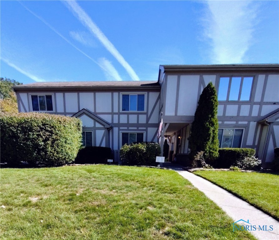Stonehenge Dr, Sylvania, OH 43560