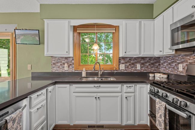 1054 Briar Creek Rd, House other with 3 bedrooms, 2 bathrooms and null parking in Eagan MN | Image 15