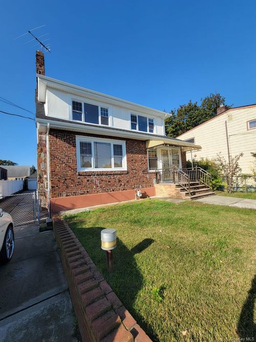 315 Mill Rd, Hewlett, NY, 11557-1217 | Card Image