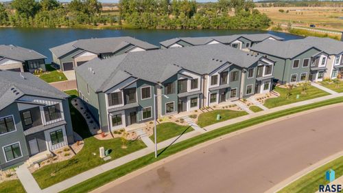 8611 W Shoreline Pl, Sioux Falls, SD, 57107-8515 | Card Image