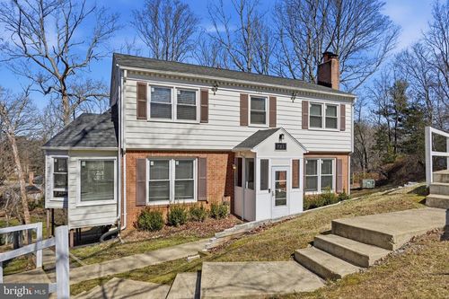 721 Upham Pl Nw, Vienna, VA, 22180-4131 | Card Image