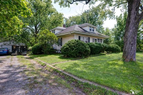 8318 Memorial Hwy, Ottawa Lake, MI, 49267-5914 | Card Image