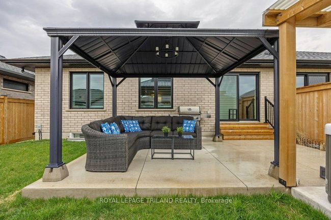 25 Feathers Cross, House attached with 4 bedrooms, 3 bathrooms and 2 parking in St Thomas ON | Image 37