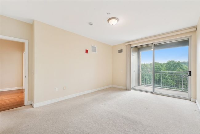 APT-306 - 5570 Centre Ave, Condo with 2 bedrooms, 2 bathrooms and 2 parking in Shadyside PA | Image 17