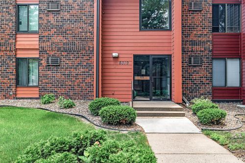 unit-202-8019 Xerxes Ave S, Bloomington, MN, 55431-1081 | Card Image