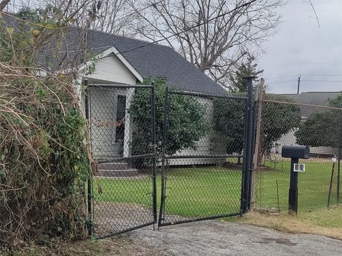 2824 Black St, Houston, TX, 77023-5902 | Card Image