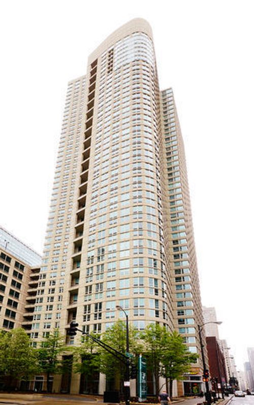2004-345 N La Salle Dr, Chicago, IL, 60654-6356 | Card Image