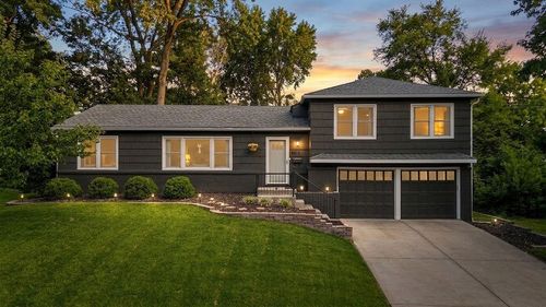 5812 W 101st Ter, Overland Park, KS, 66207-3050 | Card Image