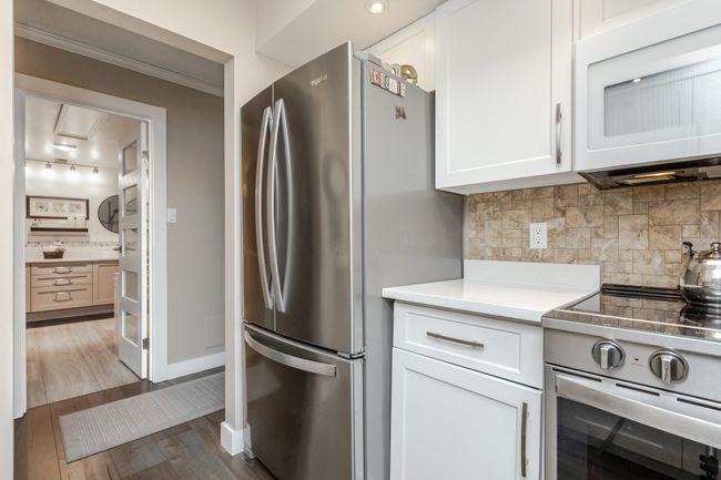 305 - 1351 Martin St, Condo with 2 bedrooms, 1 bathrooms and 1 parking in White Rock BC | Image 6