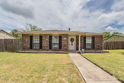 720 Nora Ln, DeSoto, TX, 75115-5520 | Card Image