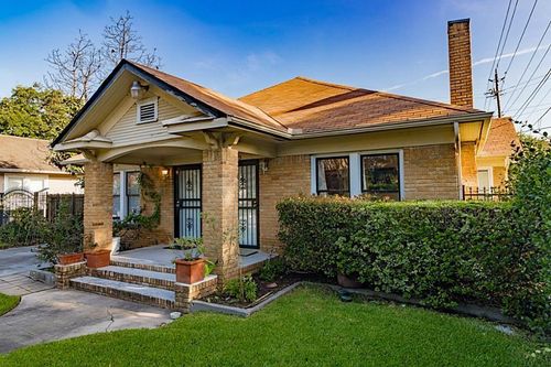a-837 Peddie St, Houston, TX, 77008-4582 | Card Image