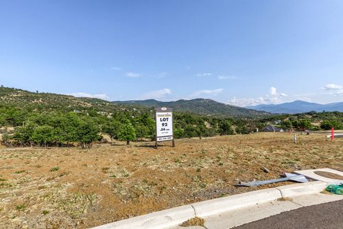 5712 Winter Hills Dr, Medford, OR, 97504-9542 | Card Image