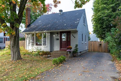 566 Elizabeth St, Pembroke, ON, K8A1W8 | Card Image