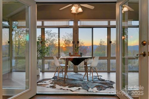 384 Oakanoah Cir, Brevard, NC, 28712-8522 | Card Image