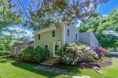 40 Allen St, Marion, MA, 02738-1660 | Card Image