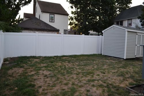 268 Spruce St, West Hempstead, NY, 11552-2408 | Card Image