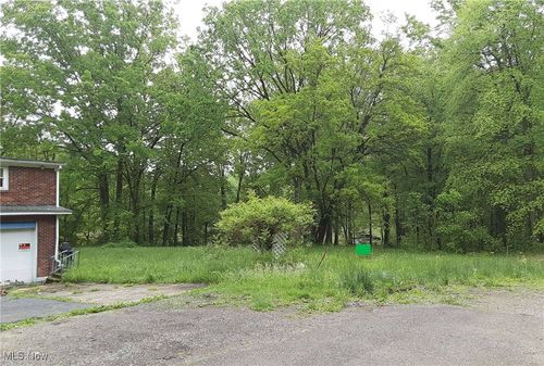 105 Lakeview St, Lake Milton, OH, 44429-9614 | Card Image