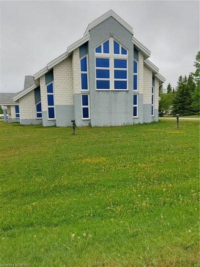 2323 Genier Rd, House other with 2 bedrooms, 2 bathrooms and 20 parking in Cochrane ON | Image 1