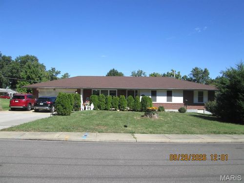 10095 Thorpe Ave, Overland, MO, 63114-1414 | Card Image